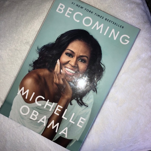 Michelle Obama BECOMING hard paper coy like new - Picture 1 of 4